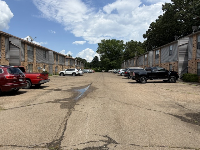 1350 North Constitution Avenue - Brookwood Apartments